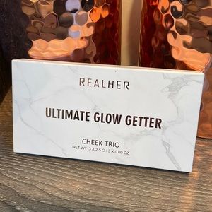 REALHER

"ULTIMATE GLOW GETTER" CHEEK TRIO